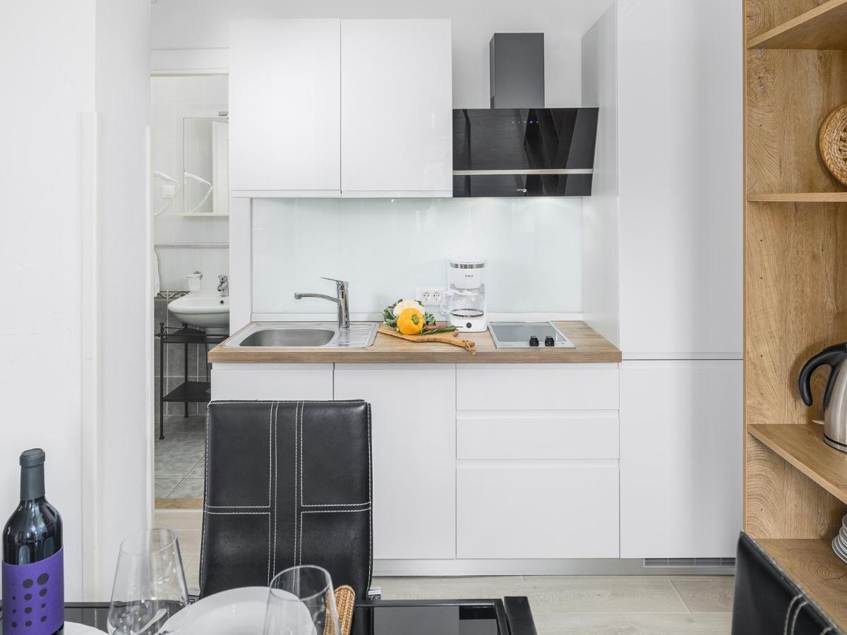 Apartment Aida *