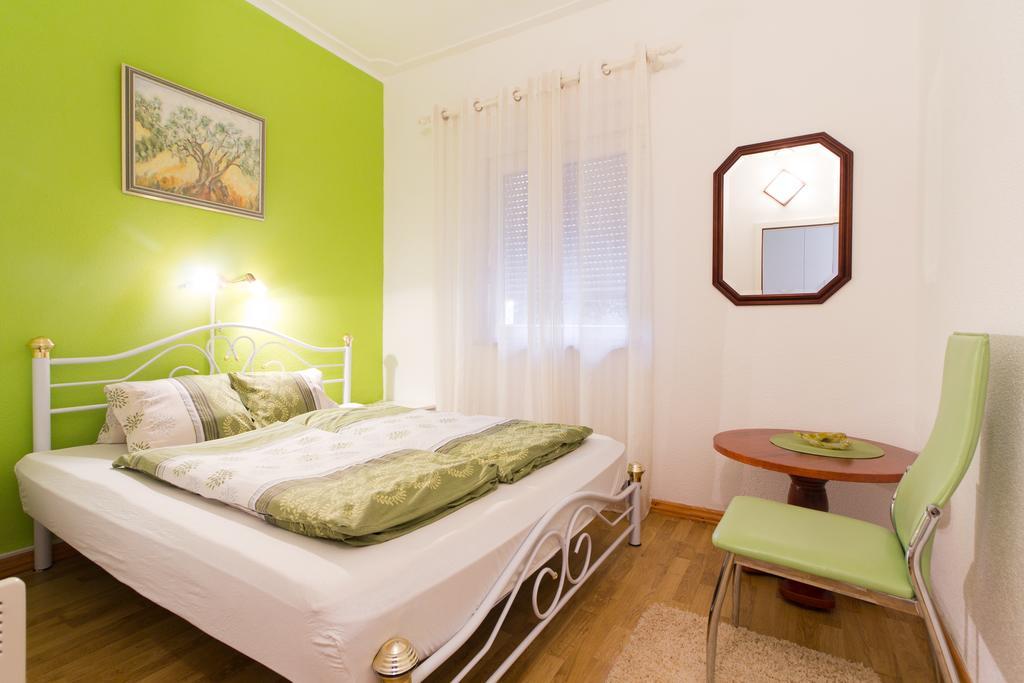 Apartment Aida *