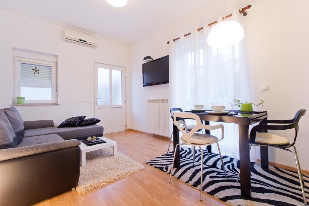 Apartment Aida *